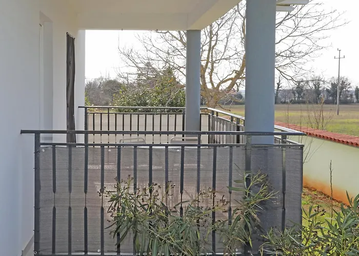 Apolo - Pool & Garden Retreat דירה *