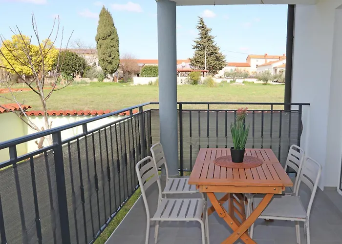 Apolo - Pool & Garden Retreat דירה פולה