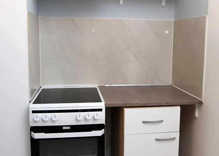 Apolo - Pool & Garden Retreat דירה *