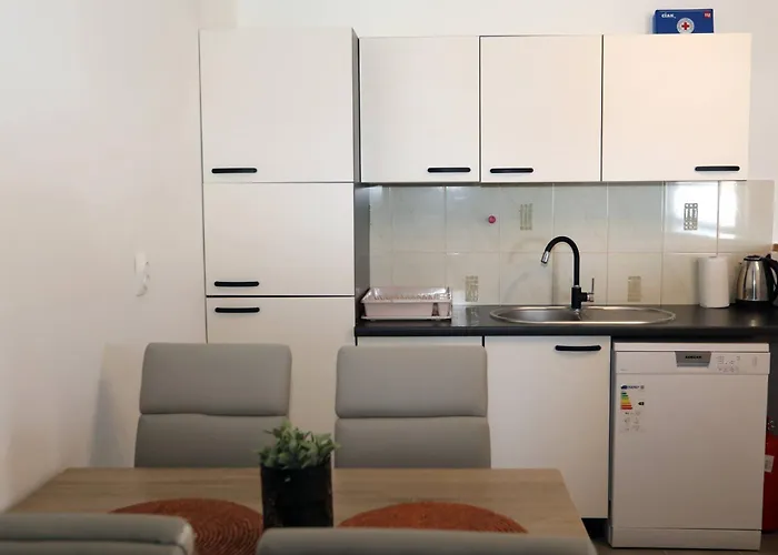 דירה Apolo - Pool & Garden Retreat *