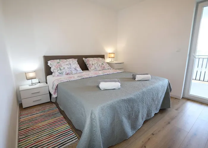 Apolo - Pool & Garden Retreat פולה