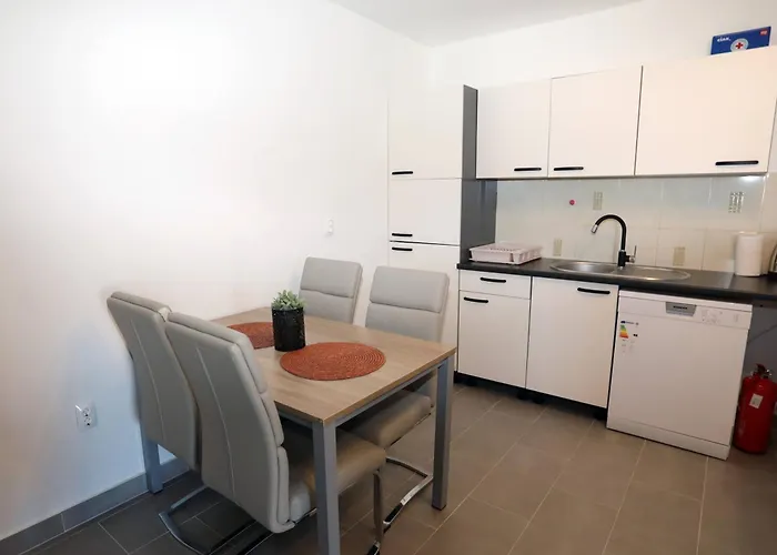 Apolo - Pool & Garden Retreat * פולה