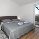 Apartament Apolo - Pool & Garden Retreat