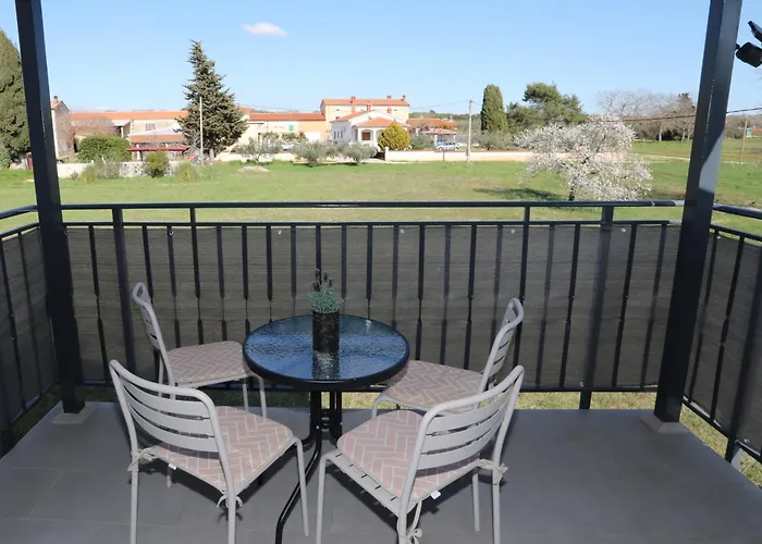 Apartament Apolo - Pool & Garden Retreat Pula