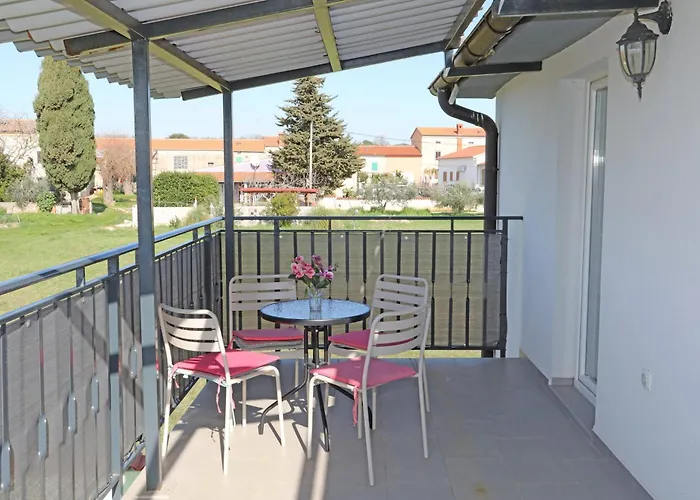 Apolo - Pool & Garden Retreat Apartament Pula