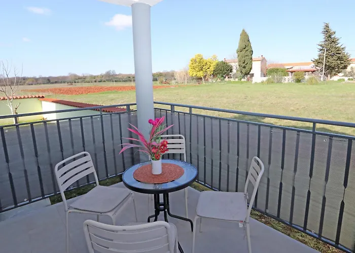 Apolo - Pool & Garden Retreat Apartament